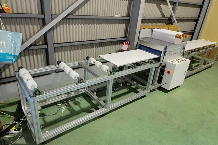 フラットパネルラミネーター