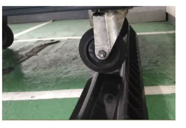 台車乗り越し防止ストッパー　