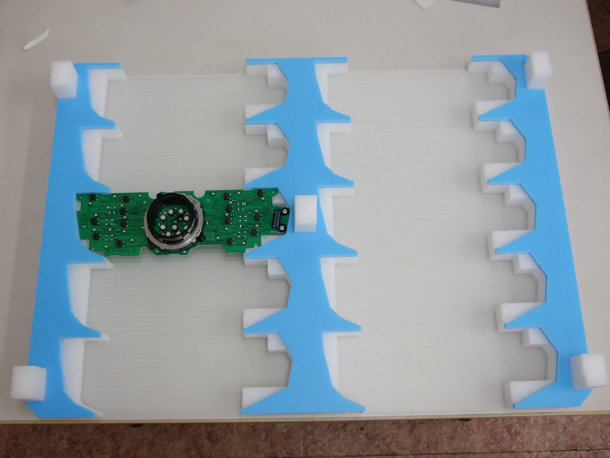 【小ロット・多品種対応！】電子部品梱包事例