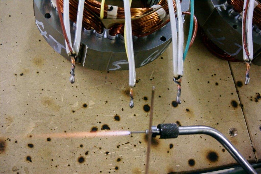 混合ガス発生装置及び溶接機 サンウェルダーSW-134/136 | サンウェル
