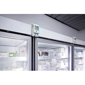 testo-162-t2- pharma-fridge-with-testo-bottle (2).jpg