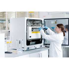 Incucyte-CX3-Loading-Cell-Culture-Dishes-Application-Sartorius.jpg
