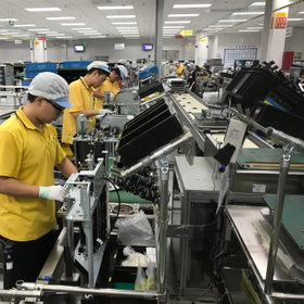 Workers on assembly line_IMG-3234_M1917931 (1).jpg