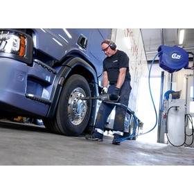 Safetyreel-closed-truckworkshop5-CEJN.jpg