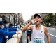 marathon-runner-hydrating-mouth-white-sponge-japan.jpg