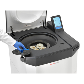 LYNX-4000-F10-hand-lid-placement_4794.jpg