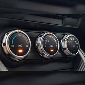 自動車内装部品 スイッチ類 560-560.png