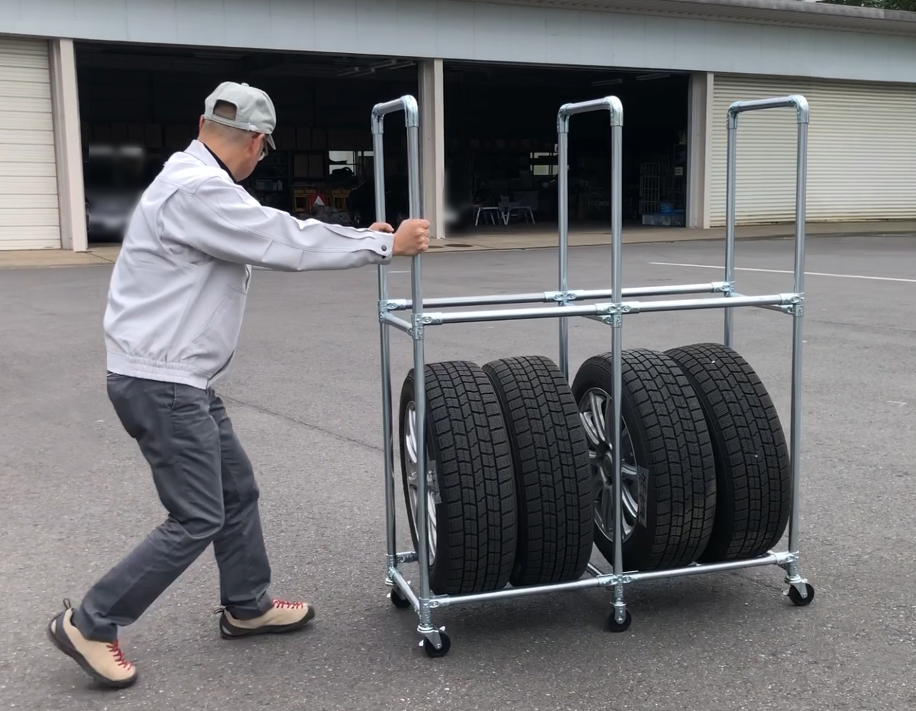 保管機器】パイプタイヤラック【コンパクトに収納】 | ジャロック