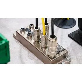 Harting_Top_Industrial Ethernet Switches-FWEBP-C2050x1151,0,0-S730x410.png