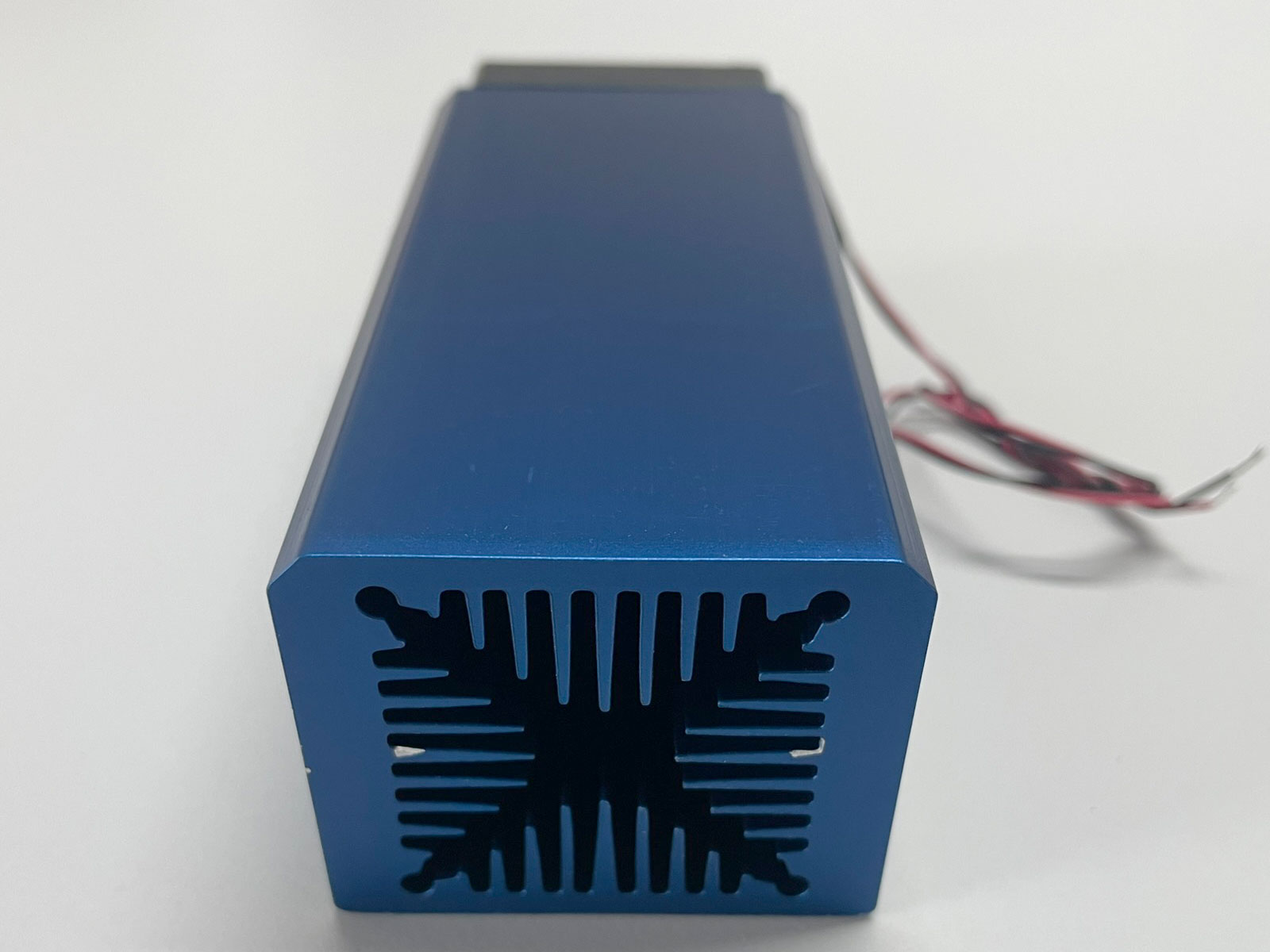 ヒートシンク・ファン一体型冷却システム | アクアス - Powered
